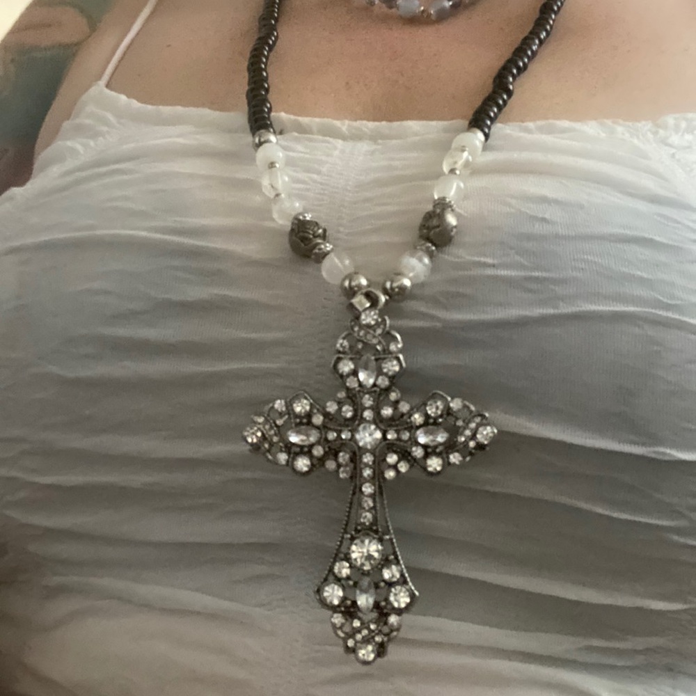 Bright beautiful glass bead rinestone crucifix necklace 30in